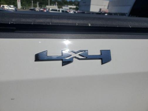 White 2019 GMC Sierra 1500 SLE