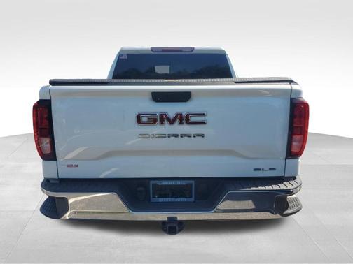 White 2019 GMC Sierra 1500 SLE