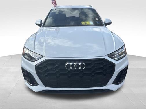 Glacier White Metallic 2025 Audi Q5 45 S line quattro Premium