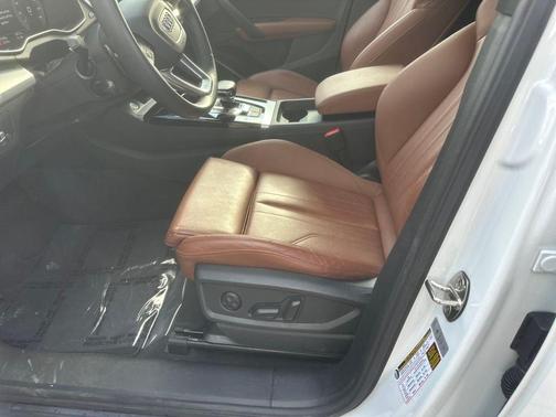 Glacier White Metallic 2025 Audi Q5 45 S line quattro Premium