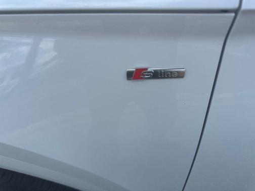 Glacier White Metallic 2025 Audi Q5 45 S line quattro Premium