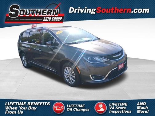Gray 2018 Chrysler Pacifica Touring-L