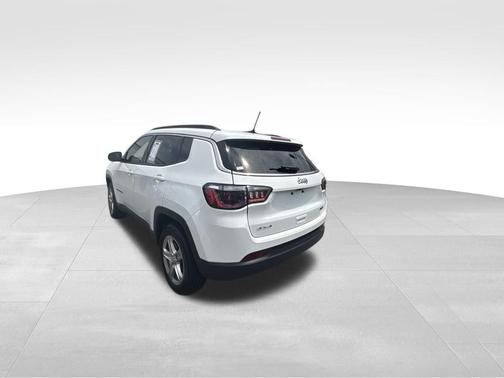 White 2024 Jeep Compass Latitude
