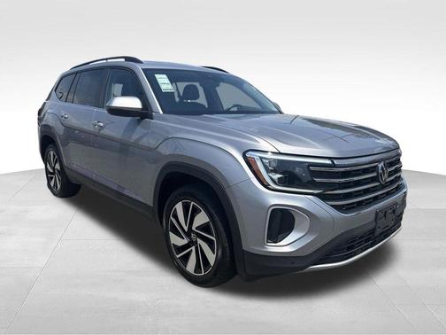 Silver Bird Metallic 2024 Volkswagen Atlas 2.0T SE