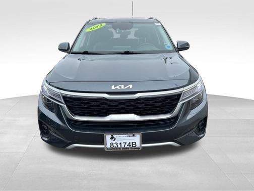 Gray 2023 Kia Seltos S