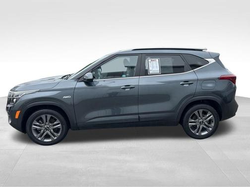 Gray 2023 Kia Seltos S