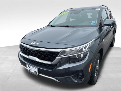 Gray 2023 Kia Seltos S