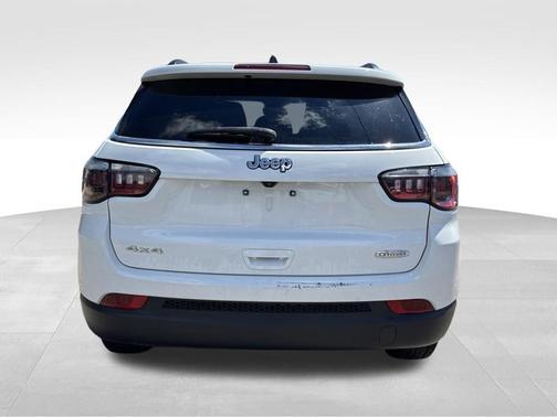 White 2024 Jeep Compass Latitude