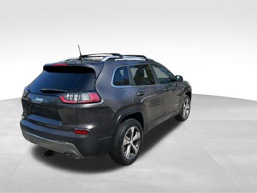 Gray 2019 Jeep Cherokee Limited