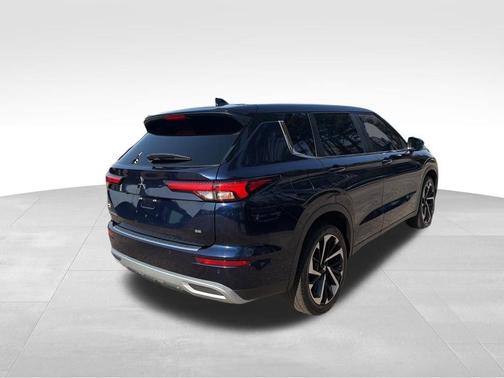 Gray 2024 Mitsubishi Outlander SE