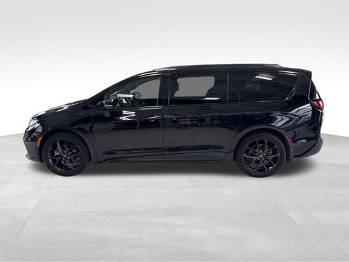 Black 2025 Chrysler Pacifica Limited