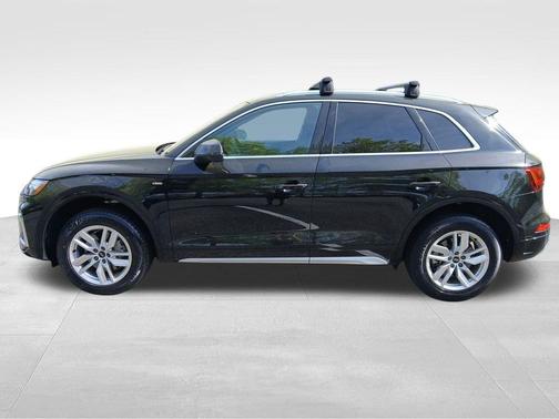 Mythos Black Metallic 2024 Audi Q5 45 S line quattro Premium