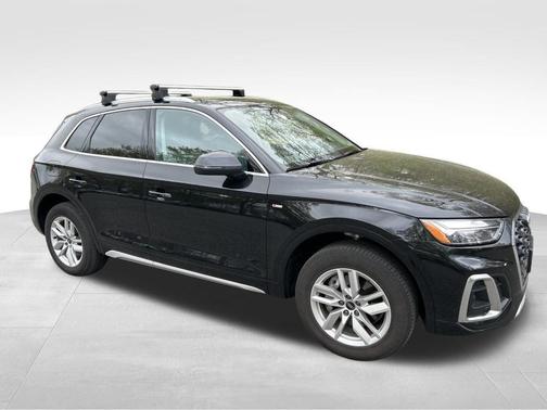 Mythos Black Metallic 2024 Audi Q5 45 S line quattro Premium