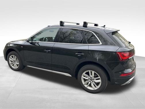 Mythos Black Metallic 2024 Audi Q5 45 S line quattro Premium