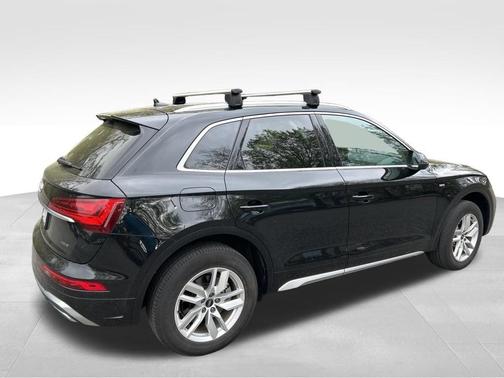 Mythos Black Metallic 2024 Audi Q5 45 S line quattro Premium