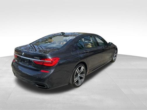 Gray 2018 BMW 750 i