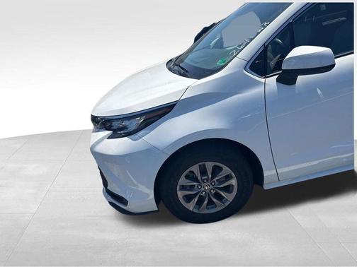 White 2023 Toyota Sienna LE