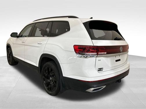 Pure White 2024 Volkswagen Atlas 2.0T SE