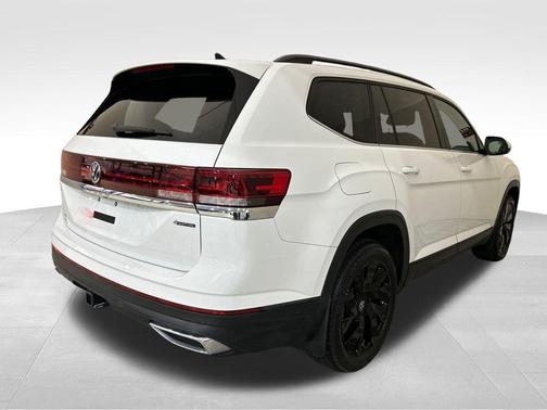 Pure White 2024 Volkswagen Atlas 2.0T SE