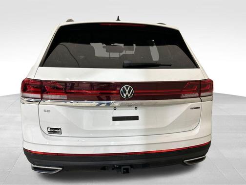 Pure White 2024 Volkswagen Atlas 2.0T SE