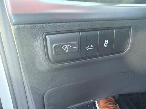White 2025 Hyundai SANTA CRUZ SEL