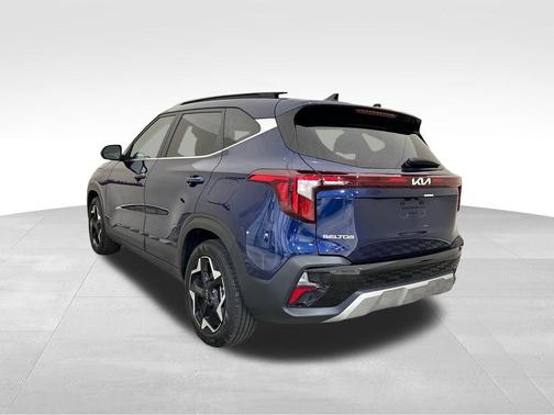 Blue 2024 Kia Seltos EX