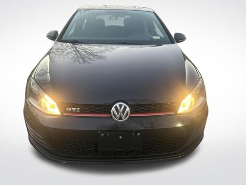 Deep Black Pearl Effect 2017 Volkswagen Golf GTI S 4-Door