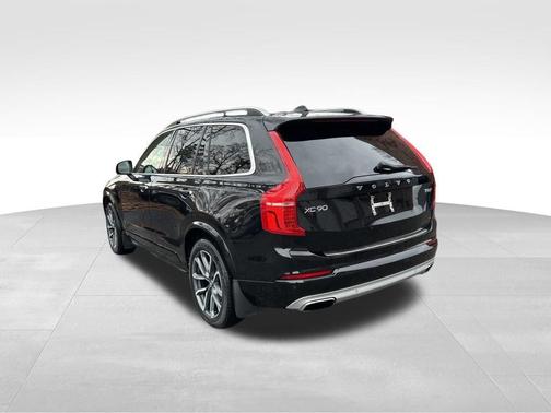 2018 Volvo XC90 T6 Momentum