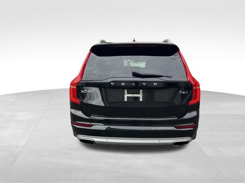 2018 Volvo XC90 T6 Momentum