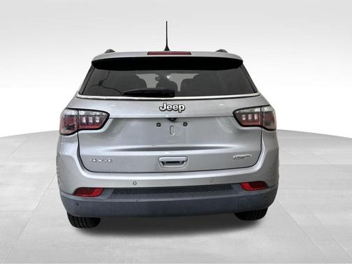 Silver 2018 Jeep Compass Latitude