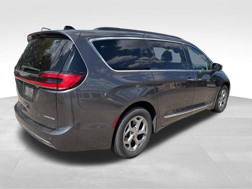 Gray 2023 Chrysler Pacifica Limited