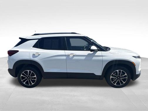 White 2024 Chevrolet Trailblazer LT