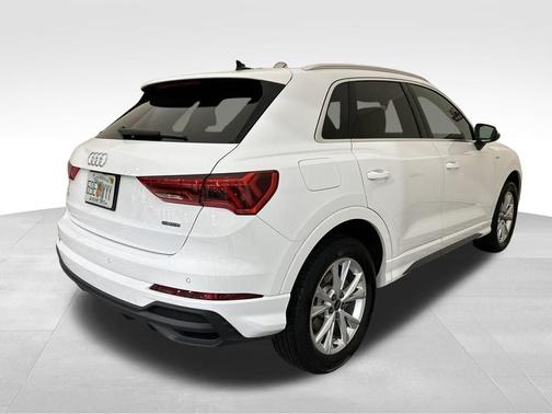 2025 Audi Q3 45 S line Premium