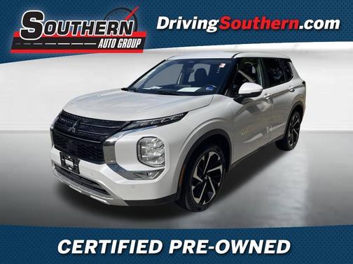 White 2024 Mitsubishi Outlander SE