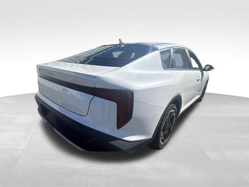 White 2025 Kia K4 EX