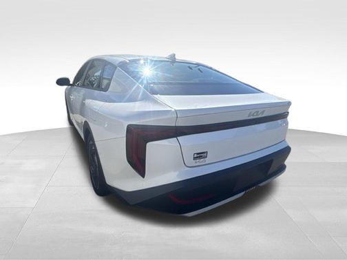 White 2025 Kia K4 EX