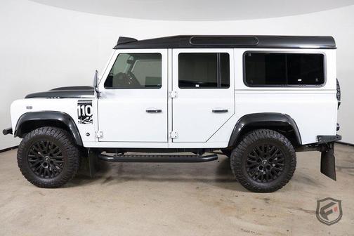 Yulong White 1991 Land Rover Defender