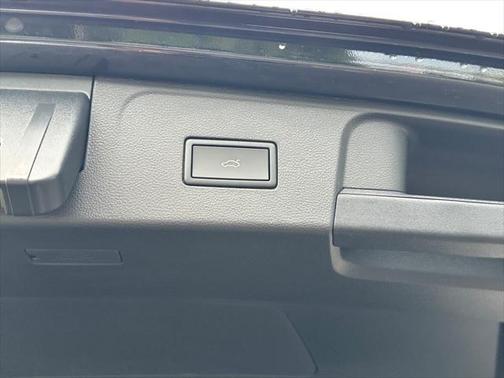 2025 Volkswagen Atlas 2.0T SE w/Technology 4MOTION