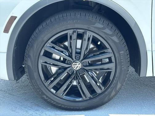 2022 Volkswagen Tiguan 2.0T SE R-Line Black 4MOTION