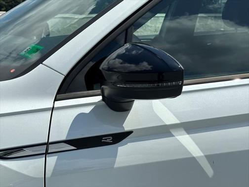 2022 Volkswagen Tiguan 2.0T SE R-Line Black 4MOTION