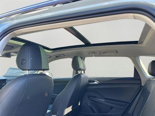 2025 Volkswagen Taos 1.5T SE Black