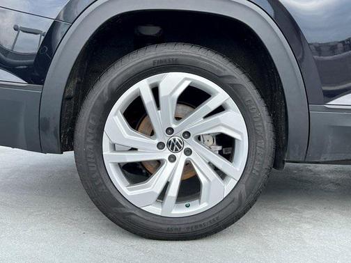 2023 Volkswagen Atlas 2.0T SE w/Technology