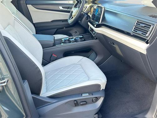 2026 Volkswagen Atlas Cross Sport 2.0T SEL Premium