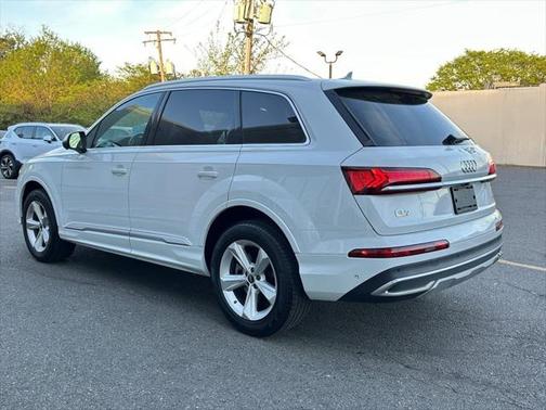 2022 Audi Q7 45 Premium