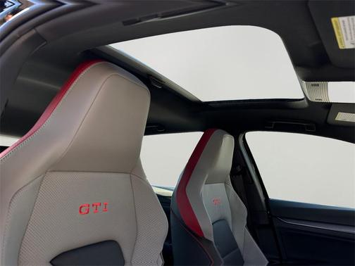 2026 Volkswagen Golf GTI 2.0T SE DSG