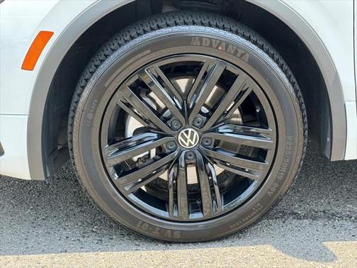 2022 Volkswagen Tiguan 2.0T SE R-Line Black