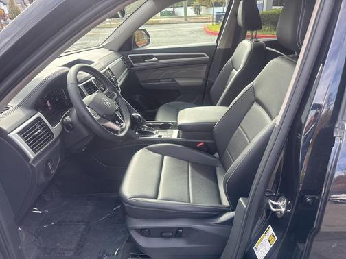 2023 Volkswagen Atlas 2.0T SE w/Technology