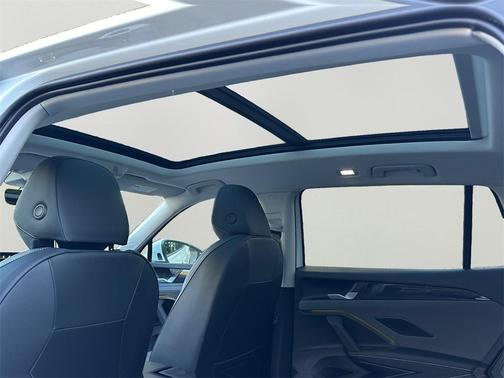 2025 Volkswagen Tiguan 2.0T SE 4MOTION