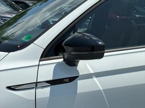 2022 Volkswagen Tiguan 2.0T SE R-Line Black 4MOTION