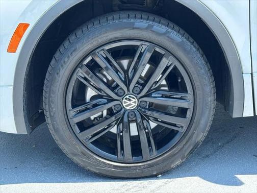 2022 Volkswagen Tiguan 2.0T SE R-Line Black 4MOTION